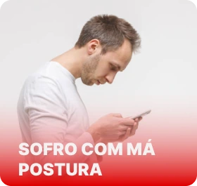 foto de homem mexendo no celular com má postura